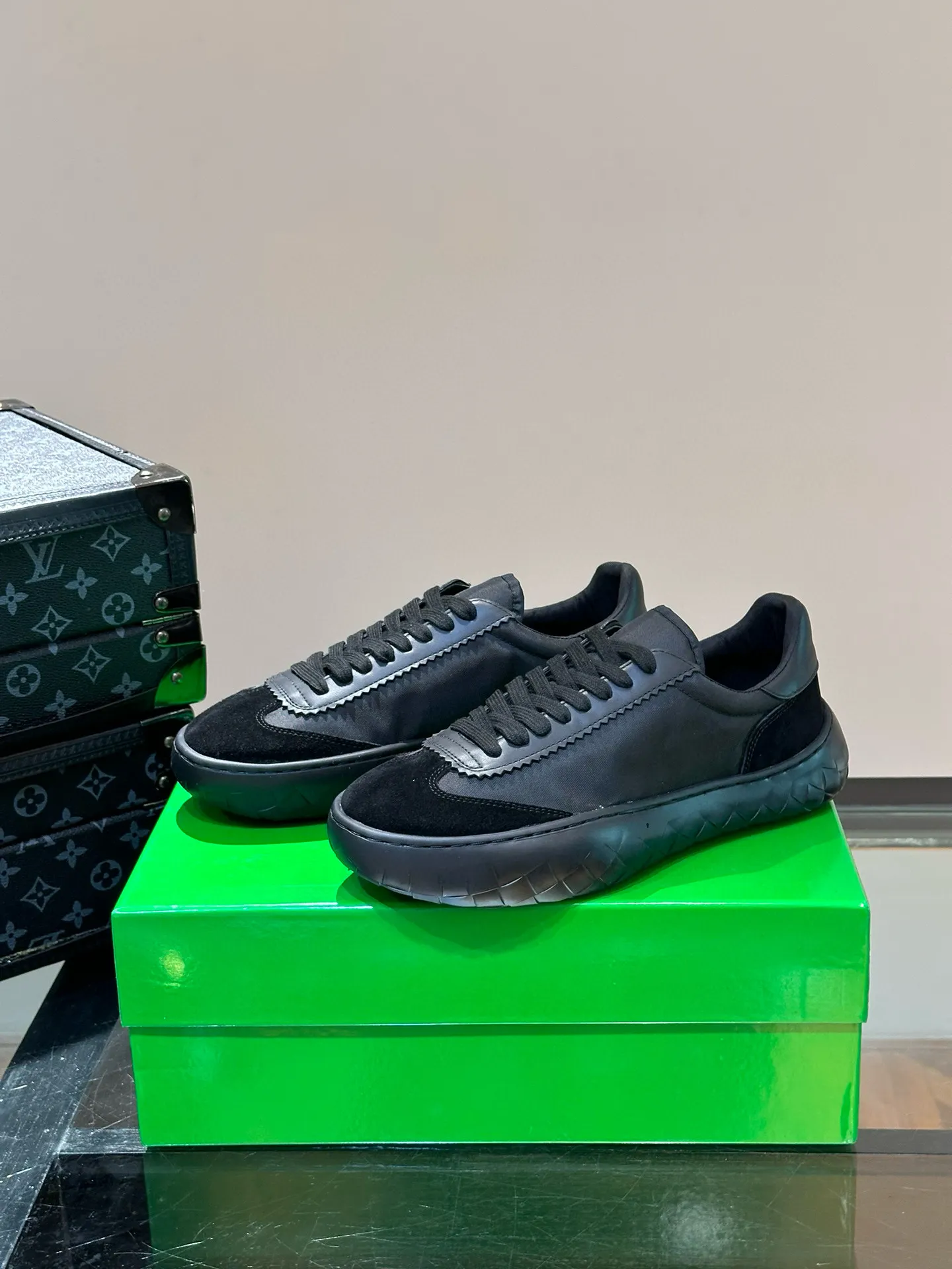 Factory price: 438💰BV/Bottega Veneta🆕New men's moral training sneakers, made of Sneaker technology nylon and suede, inspired by retro basketball shoes, a new interpretation of classic sneakers, a light, comfortable and breathable summer must-have item, the soles are made of classic woven texture, super recognizable, nylon suede stitching, full of texture! Size: 38-44, (45 customized)
